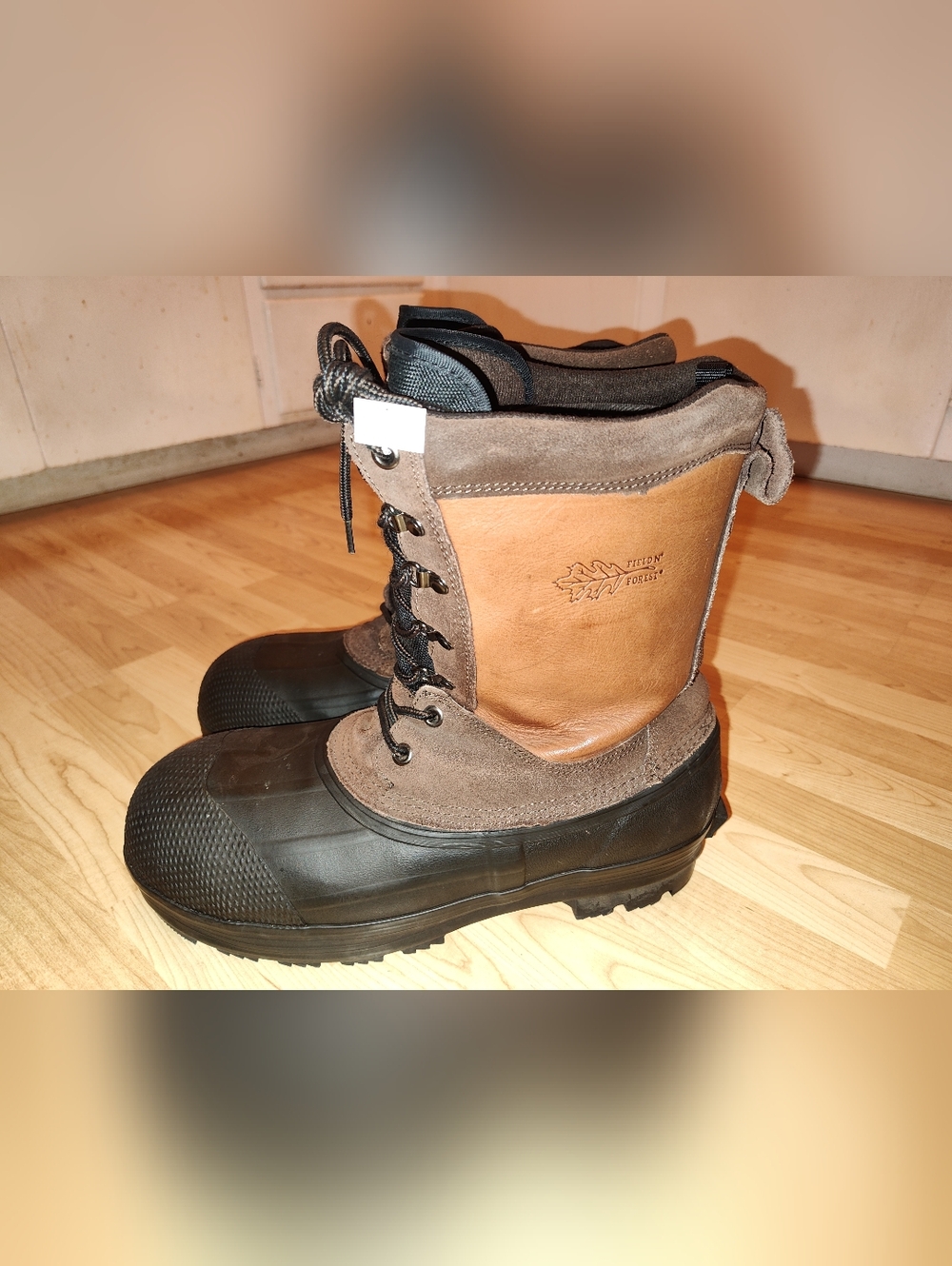 Winter Snow Boots. Mens Size 9. Leather. Field N Forest. Model FF750. Lug Soles.